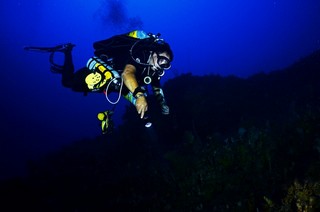 Trimix Diver, Triton Dive Lodge, Sodwana Bay, South Africa Into the deep
